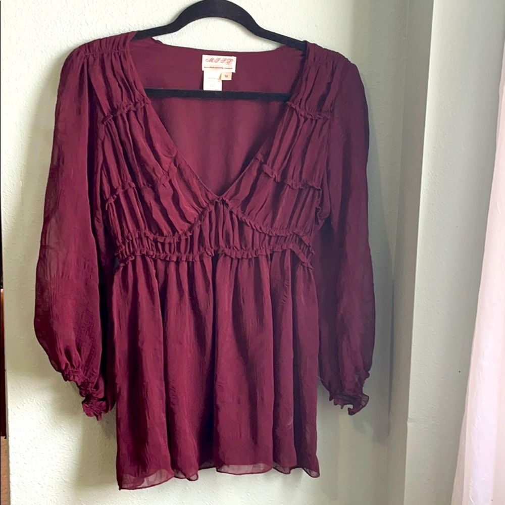 Ruffle V Neck Shirt M- Max Studio Specialty Prod.